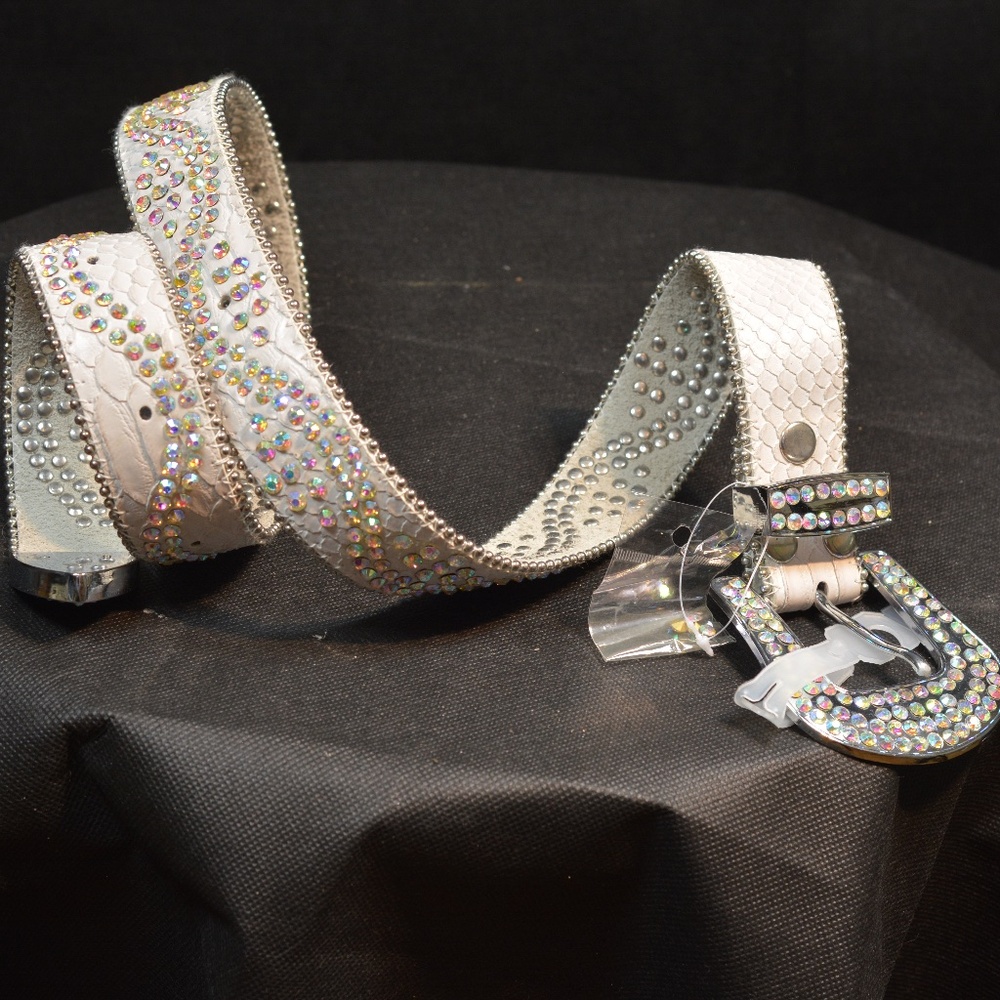 White Rhinestone Leather Belt M/L NWT - Picture 9 of 15